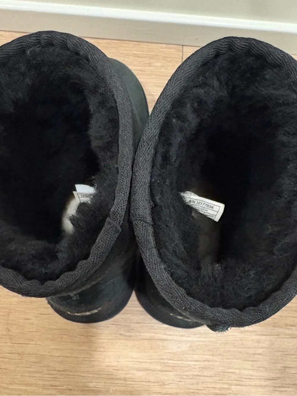UGG Kids Black Short Suede Boots Cozy Warm Fur Shearling Trendy Fall Little Girl